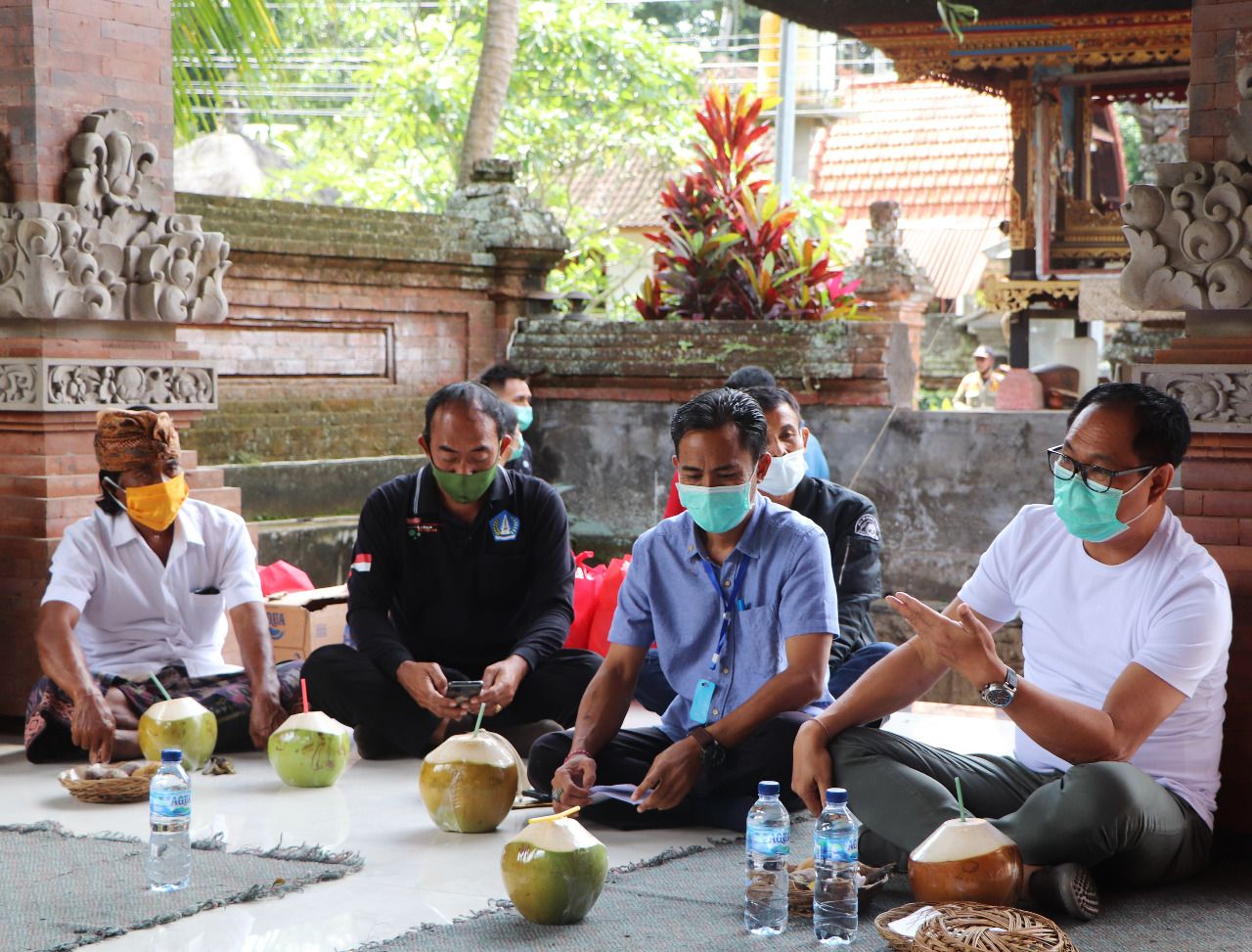 podiumnews.com-Wabup Badung Motivasi Warga Jalani Karantina Mandiri 